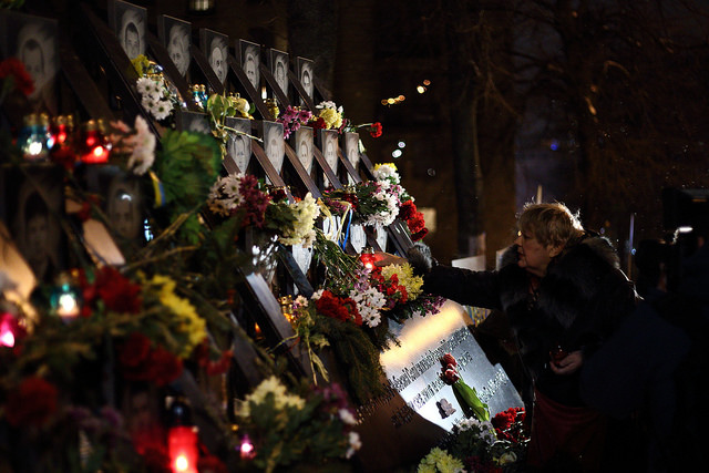 На Аллее Героев Небесной Сотни почтили память погибших на Майдане в 2014 году (фоторепортаж)