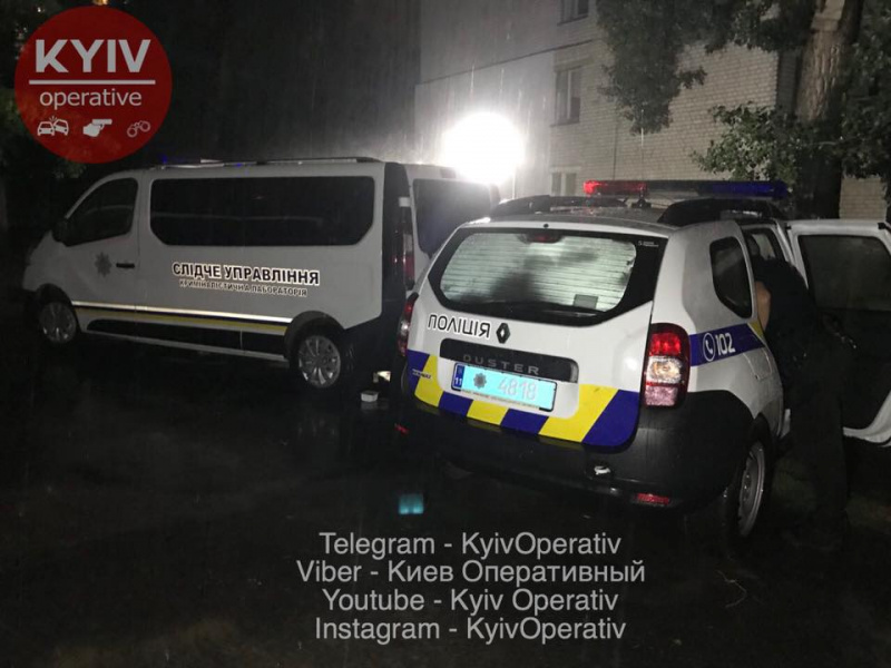 Родители спали рядом: в Киеве на мусорнике полиция нашла новорожденного ребенка (фото)