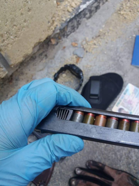 У вас борода відклеїлася: в Одесі затримали кілера-невдаху