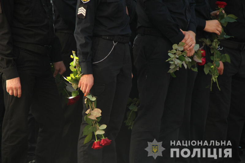 "Ценой собственной жизни": в Харькове простились со старшим лейтенантом полиции (фото)