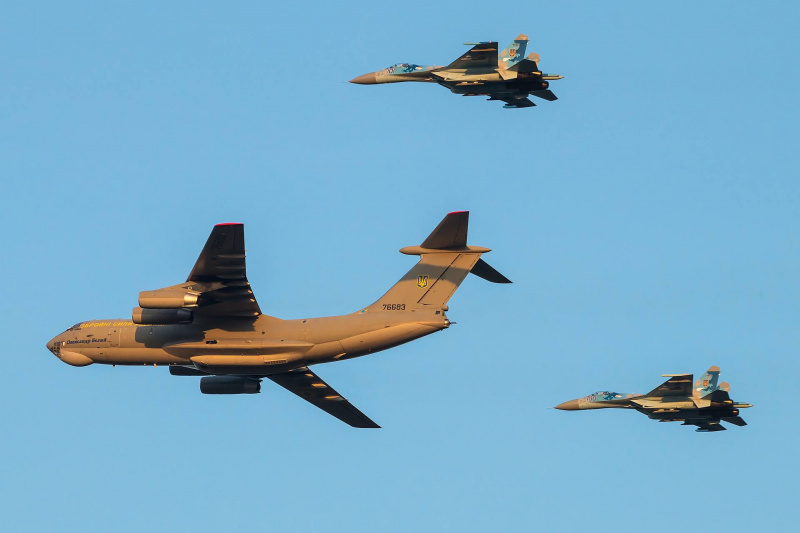 "Все стояли разинув рот": в сети показали красочные фото самолетов с репетиции парада