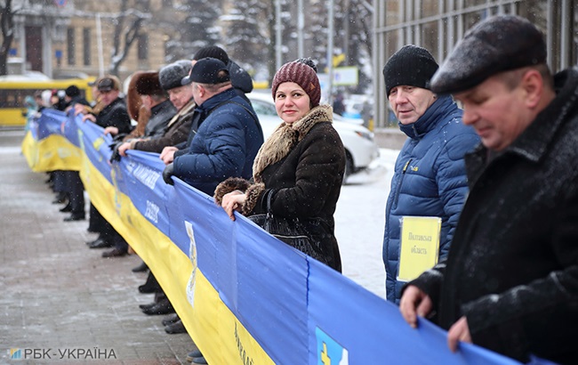 День Соборності: у Києві розгорнули найдовший прапор України (фоторепортаж)