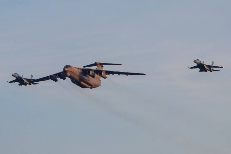 "Все стояли разинув рот": в сети показали красочные фото самолетов с репетиции парада