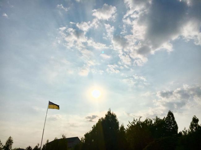 "Малооблачная солнечная погода": синоптик рассказала о погоде на День флага