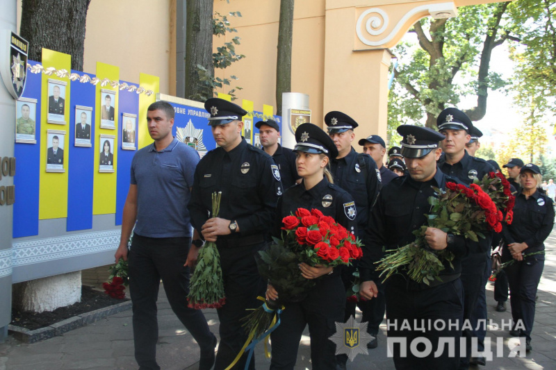 "Ценой собственной жизни": в Харькове простились со старшим лейтенантом полиции (фото)