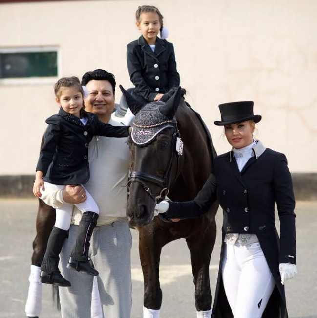 Камалія зворушливо привітала своїх дочок-близнючок з першим ювілеєм (фото)