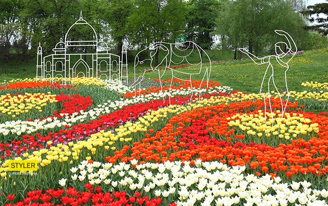 В Киеве открылась уникальная выставка тюльпанов "Вокруг света" (яркий фоторепортаж)