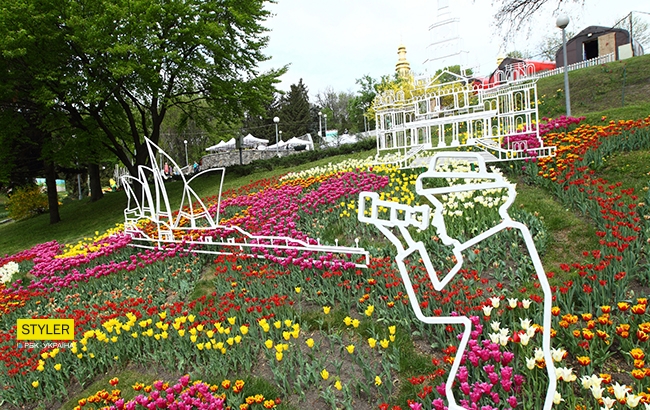 В Киеве открылась уникальная выставка тюльпанов "Вокруг света" (яркий фоторепортаж)