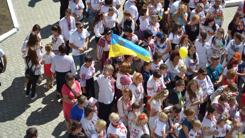 Новый рекорд: в зоне ООС на праздник Дня Независимости более 5000 человек пришли в вышиванках