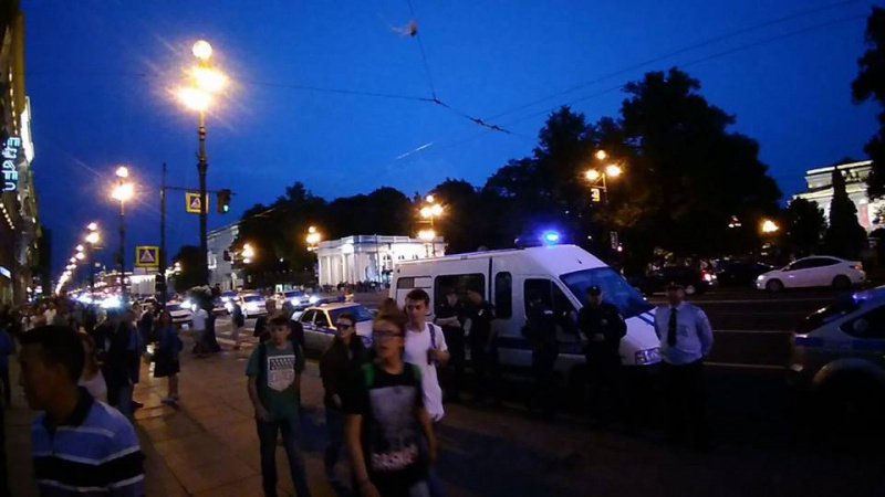 "За свободу": в Санкт-Петербурге задержали активистов, поздравивших Украину с Днем Независимости (фото)