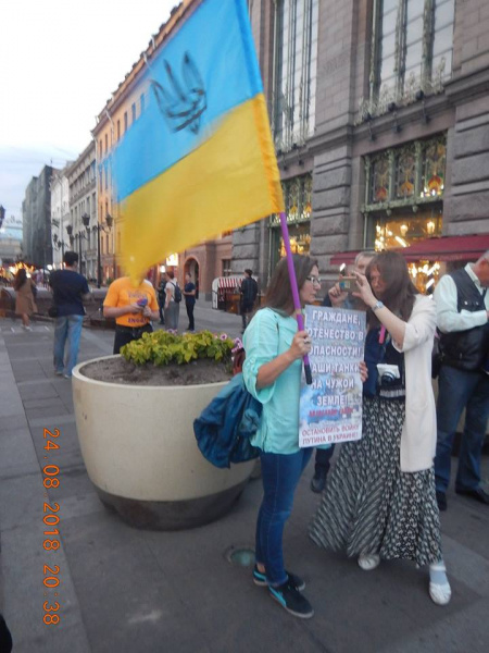 "За свободу": в Санкт-Петербурге задержали активистов, поздравивших Украину с Днем Независимости (фото)