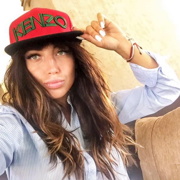 Обнимал и гладил незнакомку: мужа Ани Лорак поймали на измене (видео)