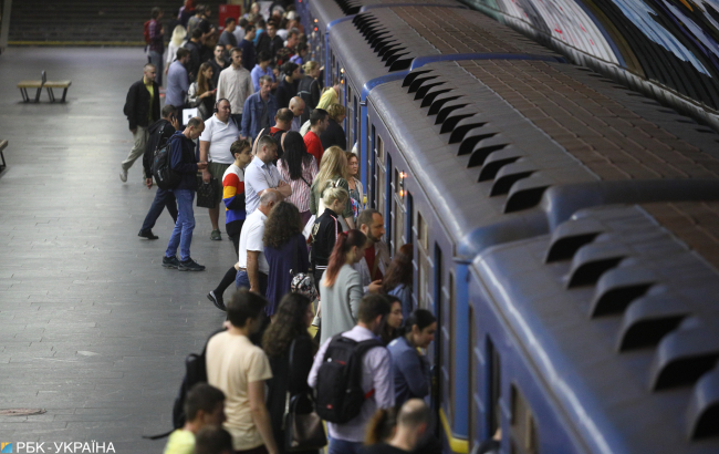 У метро Києва заборонять вхід деяким пасажирам: жорсткий дрес-код