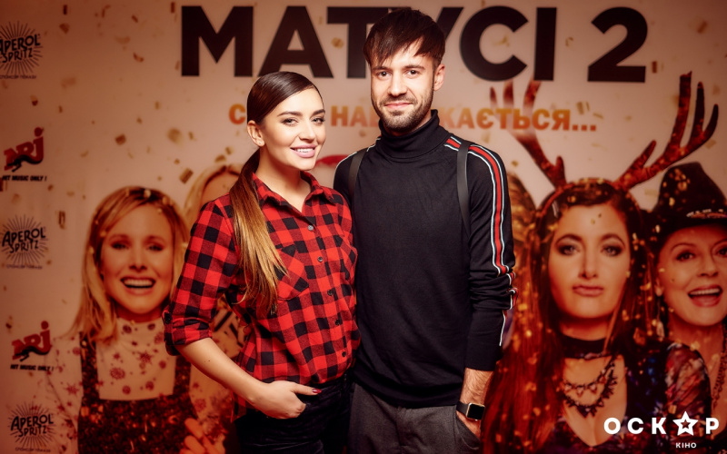 "Дуже погані матусі 2": Мішель Андраде і інші зірки відвідали прем'єру комедії