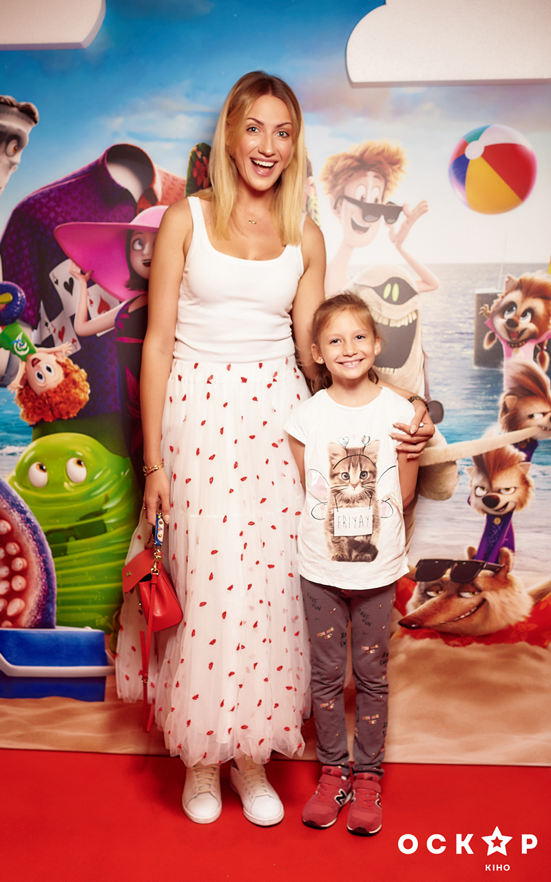 Леся Нікітюк і MELOVIN побували на прем'єрі &quot;Монстри на канікулах 3&quot; (фото)