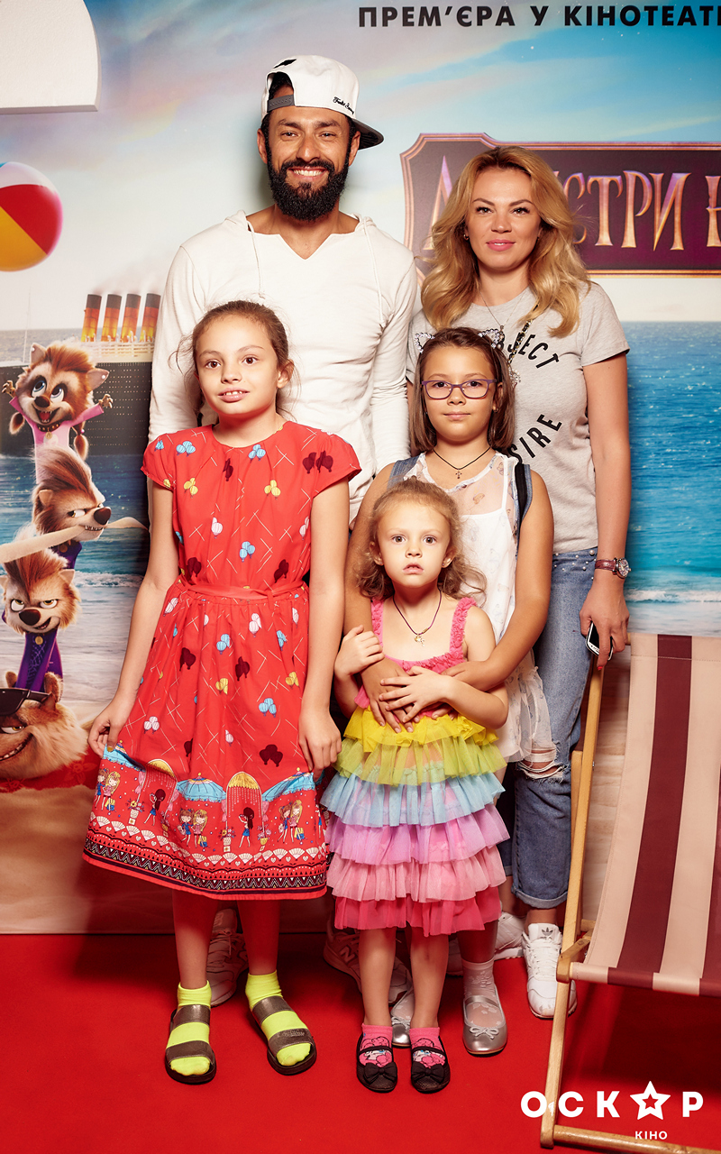 Леся Нікітюк і MELOVIN побували на прем'єрі &quot;Монстри на канікулах 3&quot; (фото)