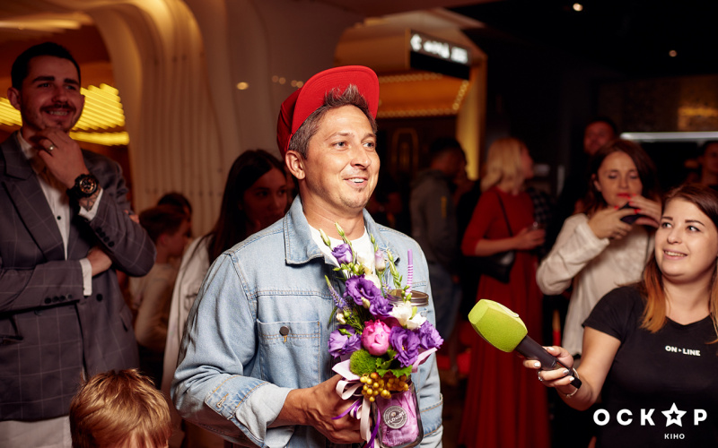 Леся Нікітюк і MELOVIN побували на прем'єрі &quot;Монстри на канікулах 3&quot; (фото)