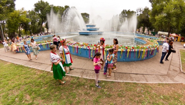 В Кривом Роге сплели самый большой венок в Украине