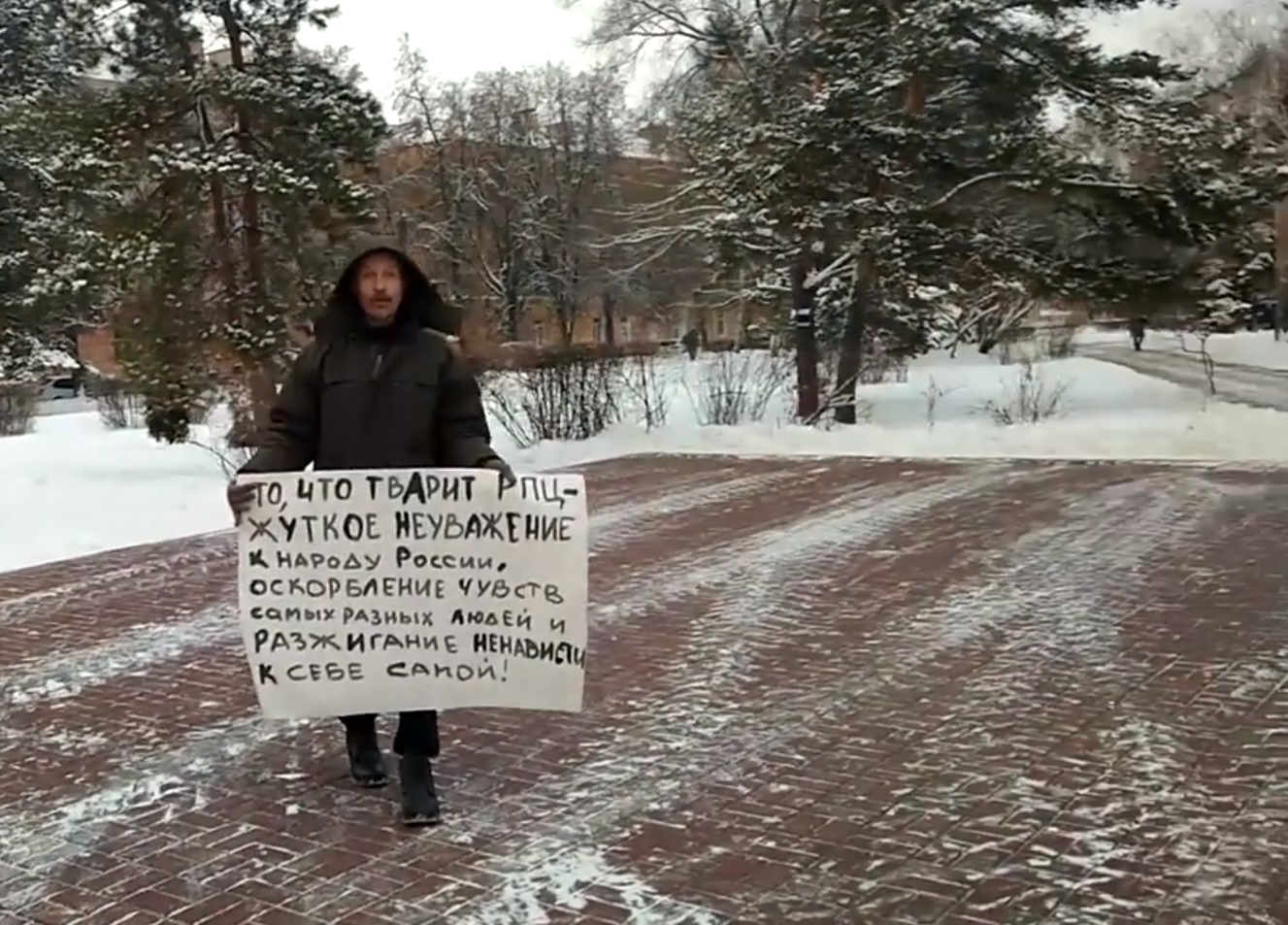 РПЦ відбирає школи та сквери: громадськість обурюється
