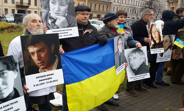 Питерцы провели запрещенный &quot;Марш против ненависти&quot; под флагами Украины и крымских татар