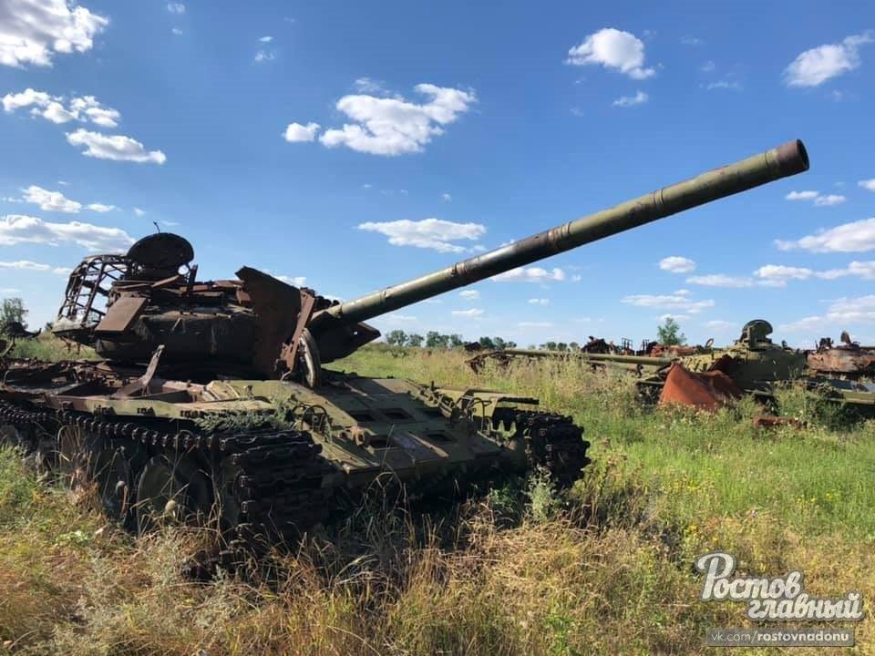 Ни с кем не воюем: появились фото кладбища военной техники под Ростовом