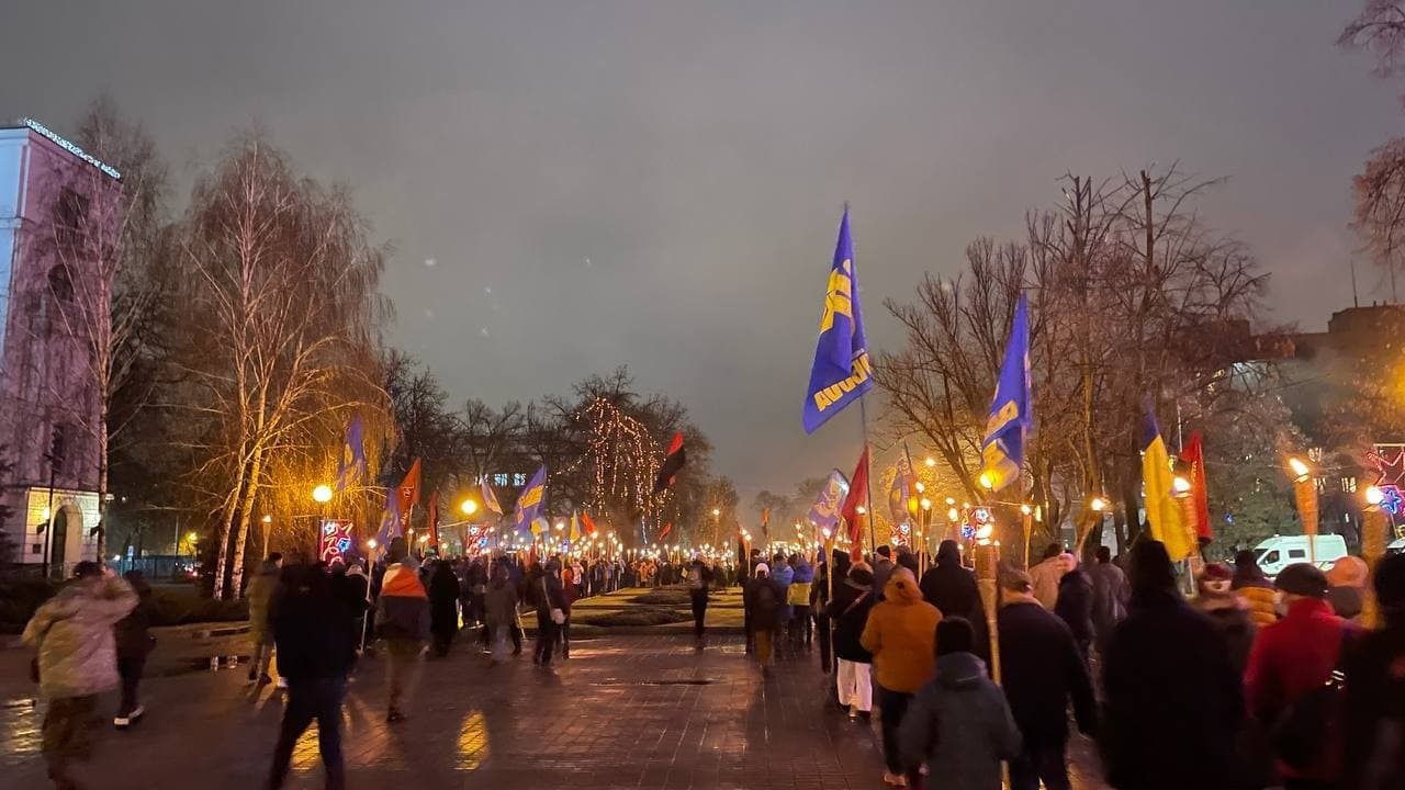 У містах України яскраво та незвично відзначили день народження Бандери: як це було