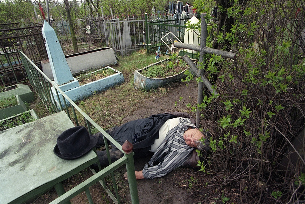 Луганчанин розкрив особливості поминальних днів на Донбасі: "так було заведено у нас" (фото)