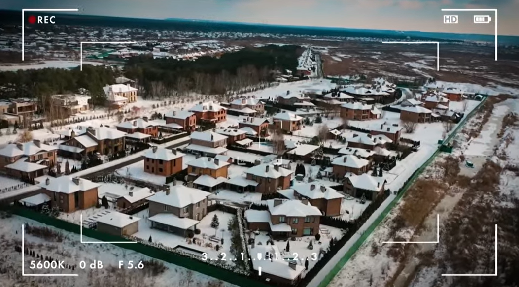 Особняк Осадчої та Горбунова під Києвом засвітили на відео: як виглядає зоряне житло