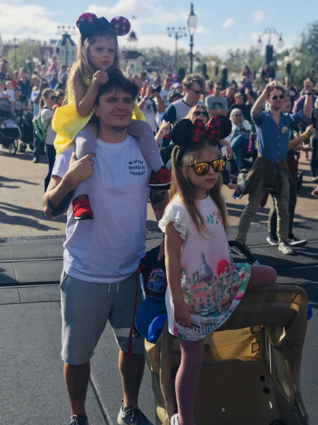 "Їв крокодилів і годував акул": як відомий український ведучий подорожував по Америці