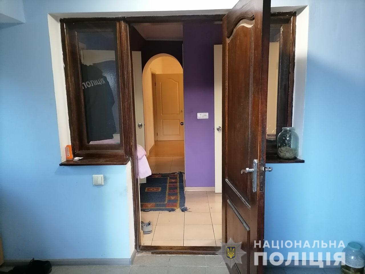 Під Рівним жінка встромила ніж у сплячого сина-підлітка: конфліктів у родині не було
