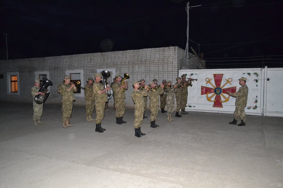 В Белгород-Днестровском с оркестром встретили артиллеристов из зоны АТО