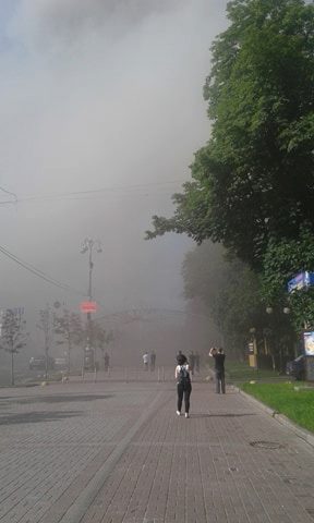 Пожар на Крещатике: Бывший центральный гастроном охватил огонь