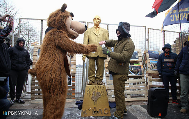 Как в Киеве активисты протестовали против выборов президента в РФ: яркий фоторепортаж