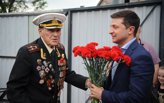 Зеленський на День пам'яті та примирення зворушив мережу (фото)