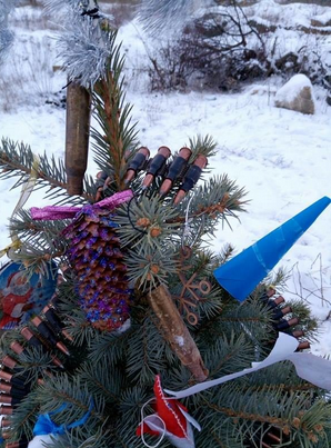 У мережі показали мілітарі-ялинку в зоні АТО