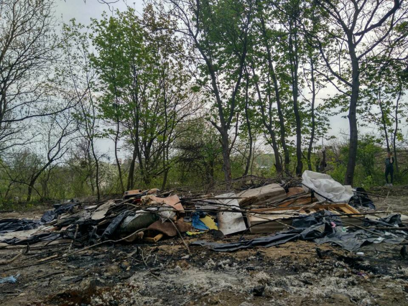 Активісти прибрали Лису гору в Києві після табору ромів (фото)