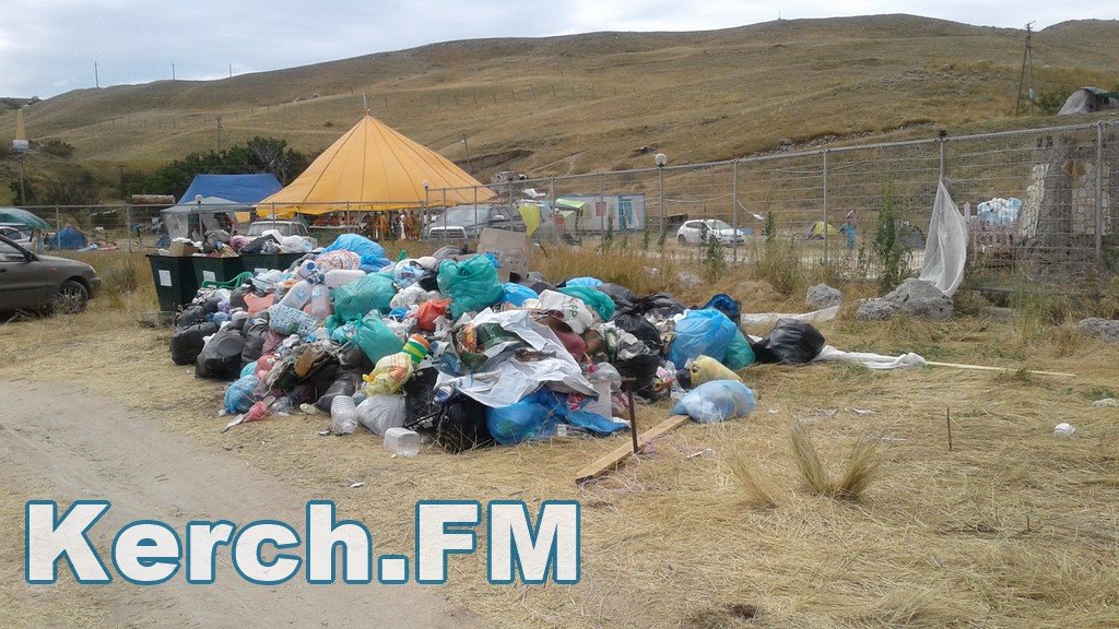 У Криму окупанти перетворили популярний лікувальний курорт в стихійне звалище