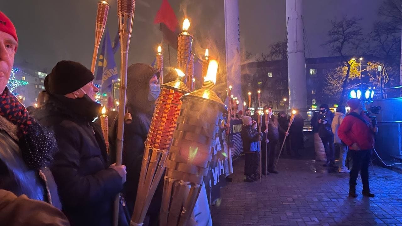 У містах України яскраво та незвично відзначили день народження Бандери: як це було