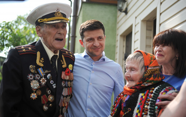 Зеленський на День пам'яті та примирення зворушив мережу (фото)