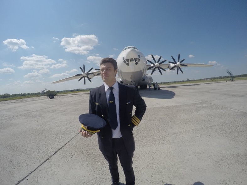 In the sky: известный украинский пианист создал мелодию к 70-летию ГП "Антонов" и посидел за штурвалом "Мрии"