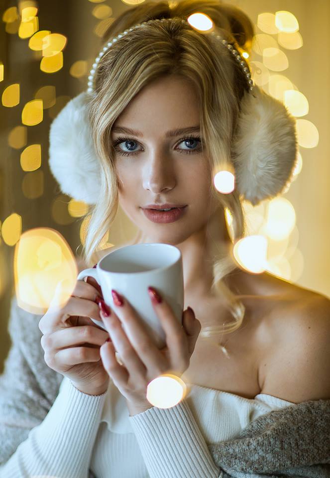 Новогодний лайфхак: как создать сказочные фото при помощи гирлянд и стула