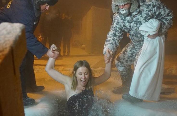 &quot;Я зробила це&quot;: Ксенія Собчак пірнула в ополонку при -40 градусах (фото)