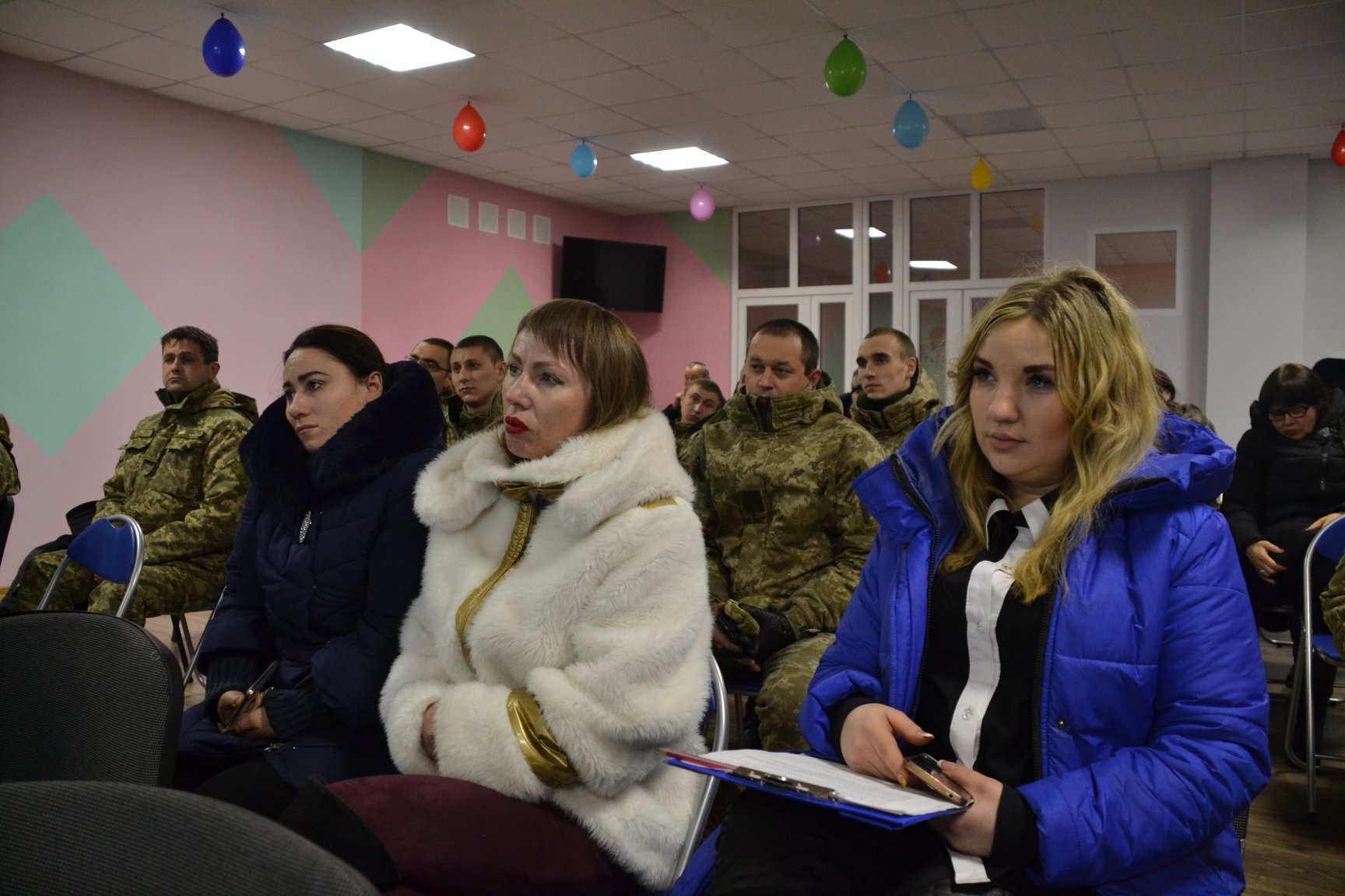 &quot;Благополучный Вильнюс и разбомбленная Марьинка&quot;: в Литве и на Донбассе одновременно показали фильм о женщинах на войне