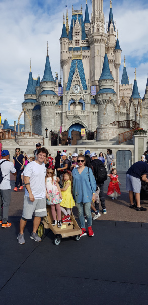 "Їв крокодилів і годував акул": як відомий український ведучий подорожував по Америці