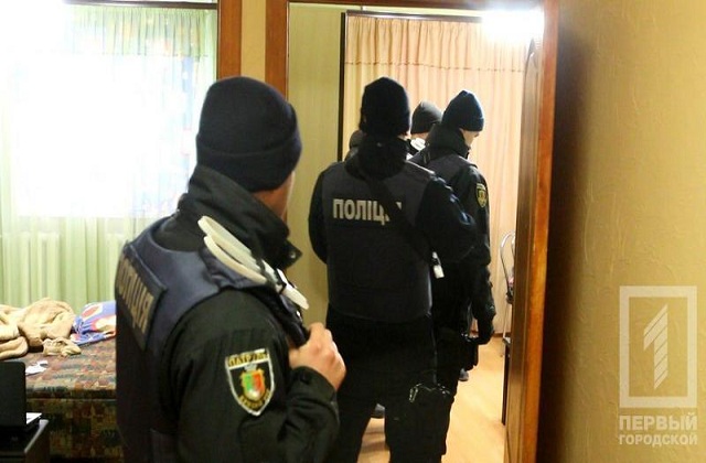 В Кривом Роге полиция разоблачила "гнездо разврата" с 15-летними порнозвездами