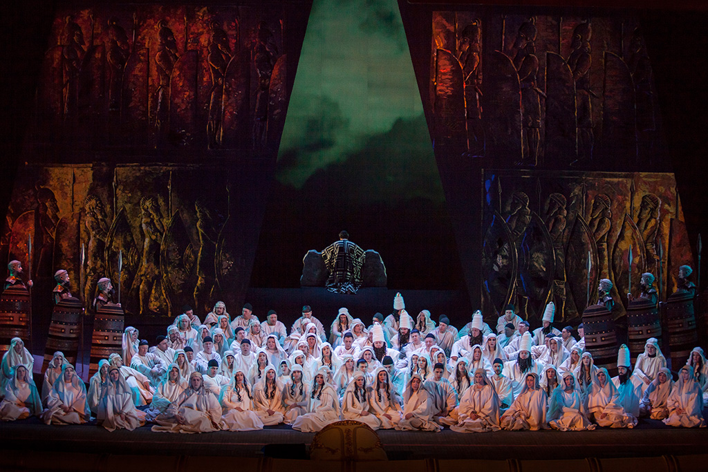 Опера без звука: Национальная опера Украины присоединилась к проекту о потере слуха