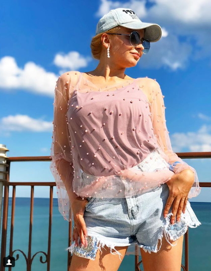 "Ни минуты покоя!": Лилия Ребрик показала зажигательные танцы на море