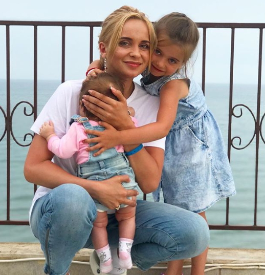 "Ни минуты покоя!": Лилия Ребрик показала зажигательные танцы на море