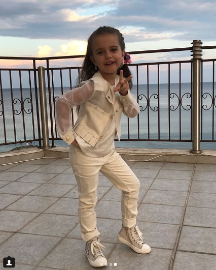 "Ни минуты покоя!": Лилия Ребрик показала зажигательные танцы на море