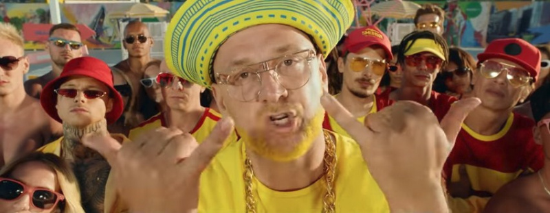 "Яскравий, літній хіт": MOZGI випустили новий кліп з дівчатами в бікіні та тверком